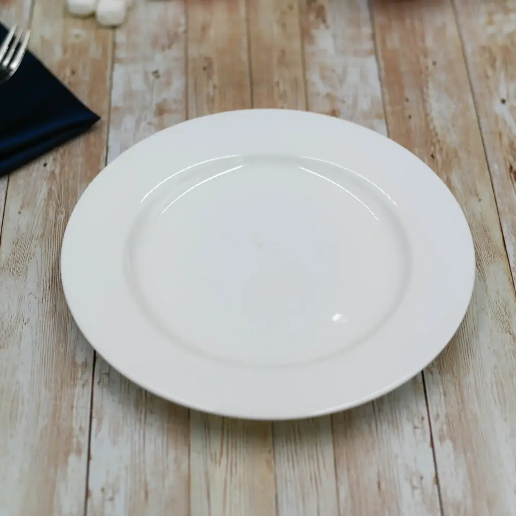 Small plate with rim